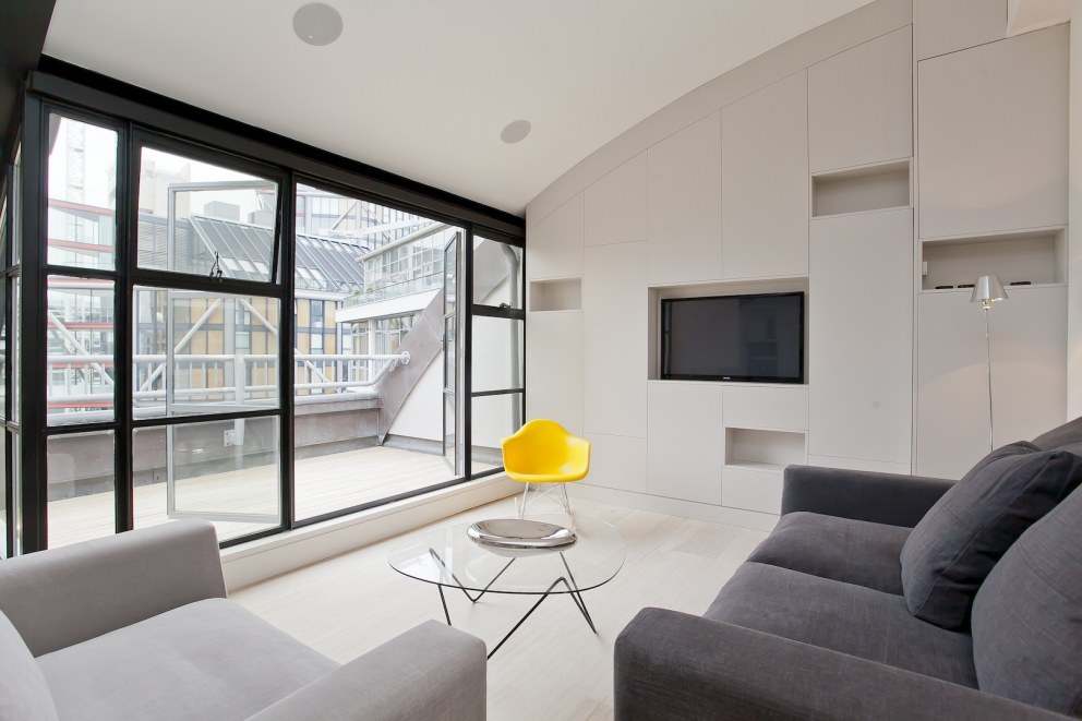 Bankside Lofts SE1 | Living room and balcony | Interior Designers